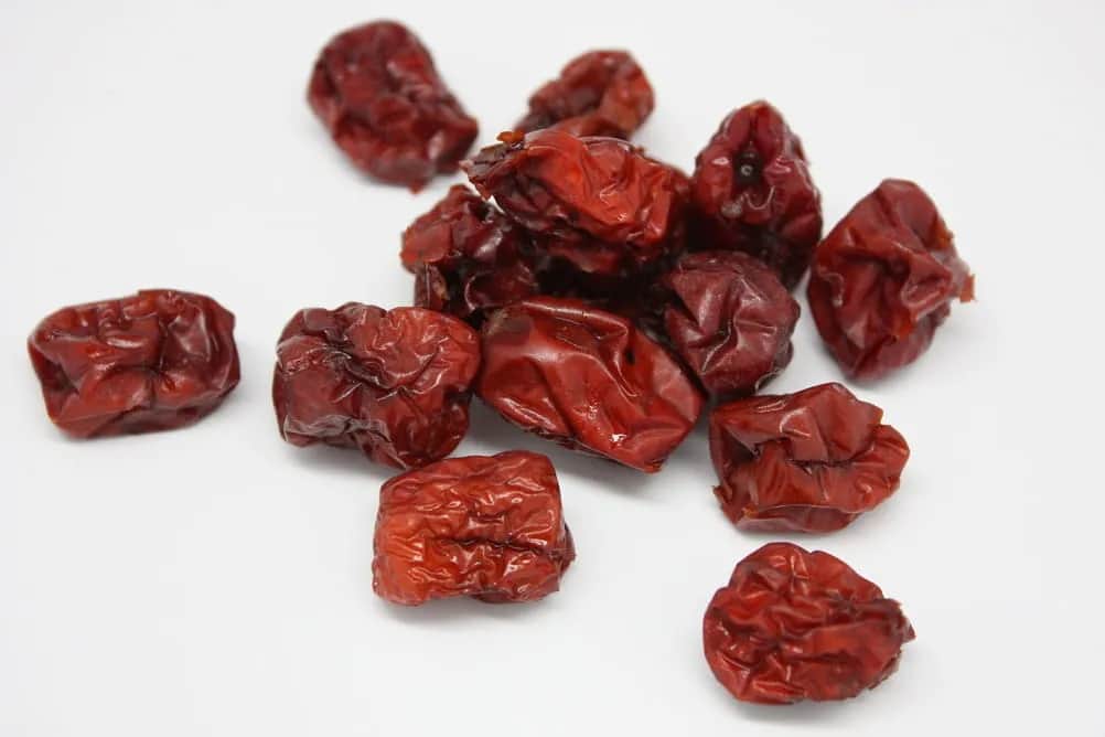 Daktyle czerwone: wszystko co musisz wiedzieć o ich właściwościach i mocy