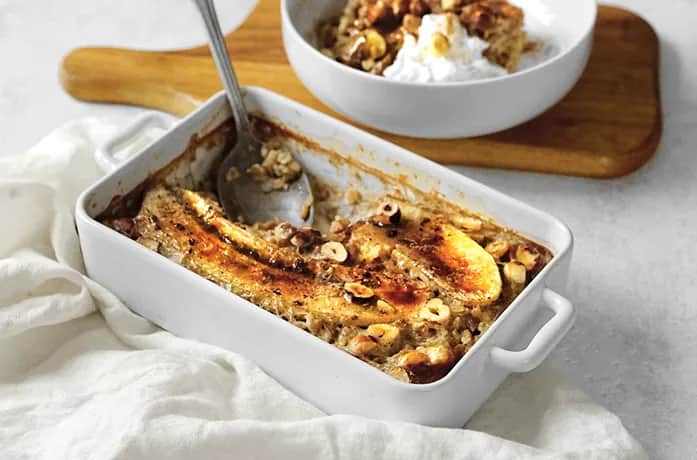 Pieczona owsianka z bananem i masłem orzechowym - prosty przepis krok po kroku