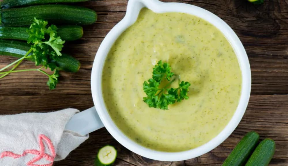 Najlepsza zupa z cukinii i mleka kokosowego: przepis krok po kroku