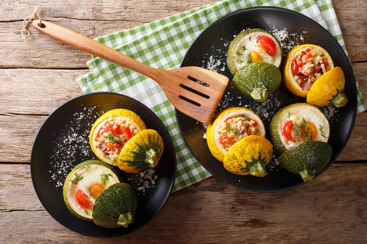 Najlepsza cukinia faszerowana kaszą bulgur: przepis krok po kroku