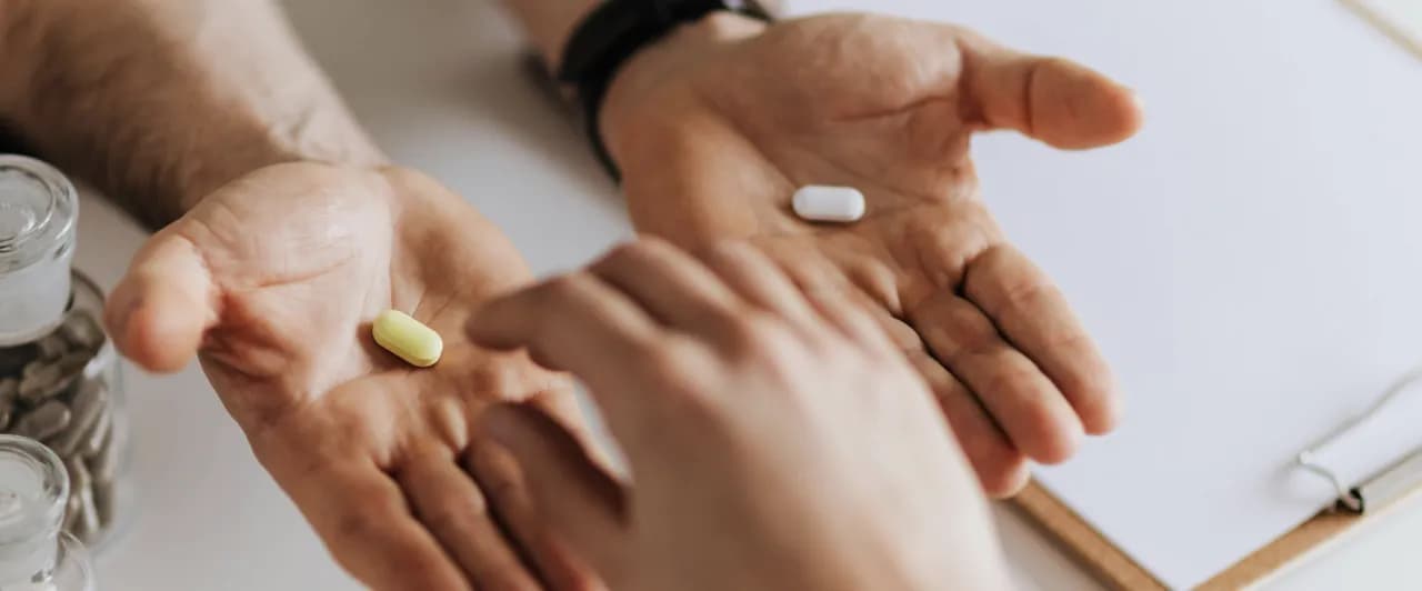 Colostrum kontra laktoferyna: Porównanie i wybór suplementu