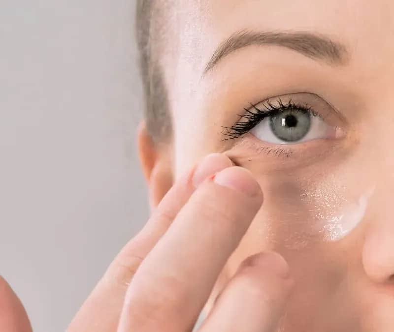 Wory pod oczami: przyczyny, które mogą cię zaskoczyć i jak je unikać