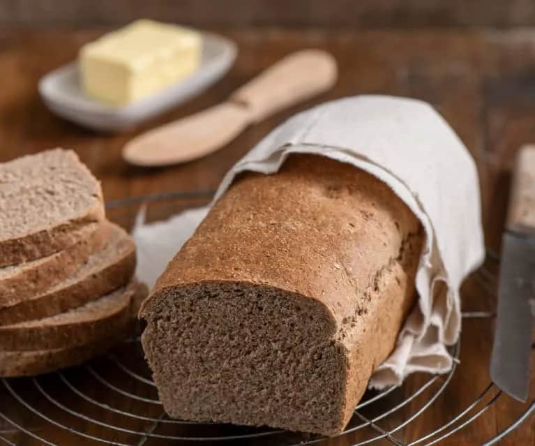 Czy chleb tostowy jest zdrowy: fakty i mity o popularnym pieczywie