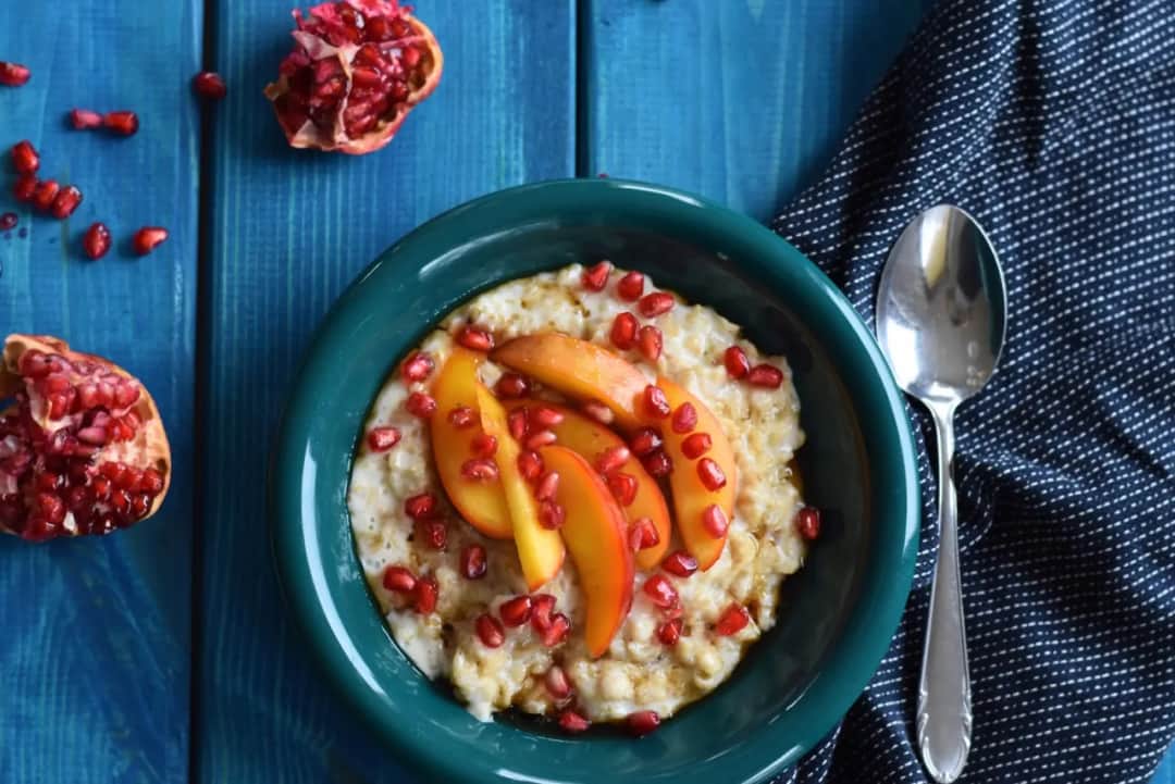 Jak zrobić pyszną owsiankę z granatem: przepis na idealne śniadanie