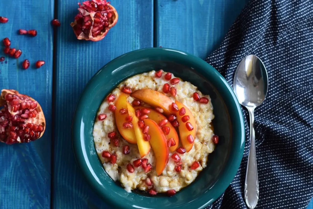 Jak zrobić pyszną owsiankę z granatem: przepis na idealne śniadanie