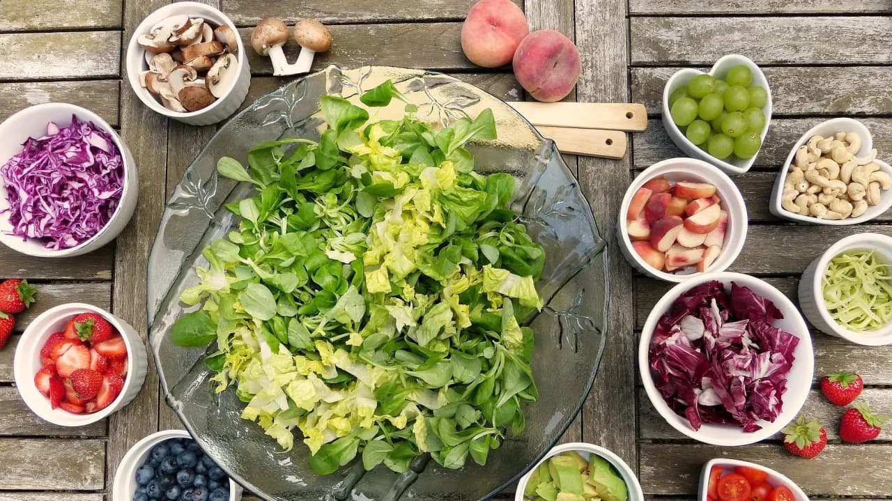 Co jeść dla zdrowych jelit? Najlepsze pokarmy na poprawę trawienia