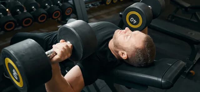 Kompletny poradnik treningowy: ciężary na siłowni dla początkujących