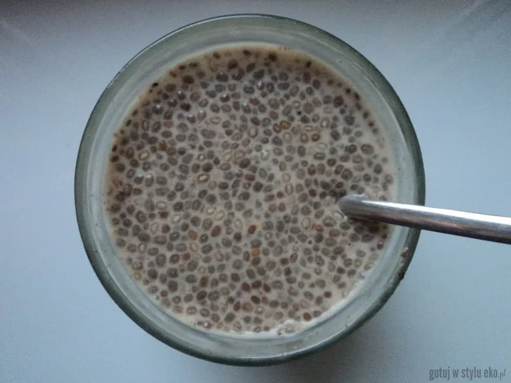 Jak zrobić pyszną chię na mleku owsianym - przepis krok po kroku