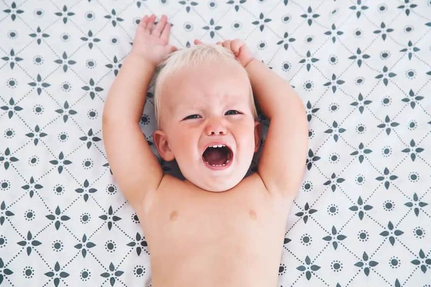 Ból brzucha u 2-latka - jak skutecznie pomóc maluchowi?