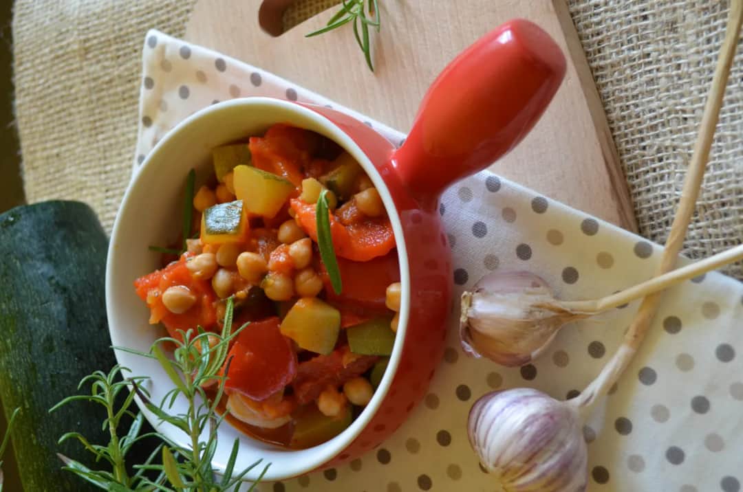 Przepisy na ciecierzycę z cukinią: 3 szybkie i zdrowe dania