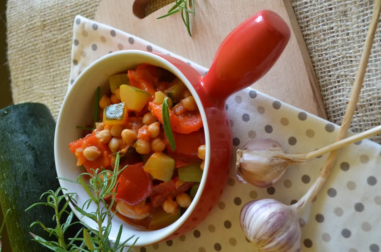 Przepisy na ciecierzycę z cukinią: 3 szybkie i zdrowe dania