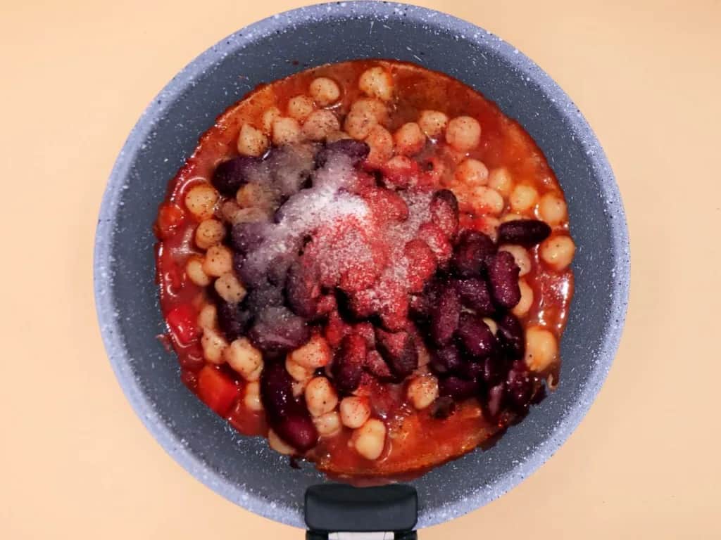 Najlepsze chili con carne bez mięsa: przepis na wegetariańską ucztę