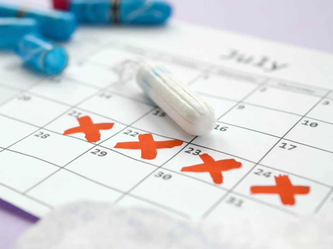 Przyczyny opóźnionego okresu: Co może oznaczać brak menstruacji?